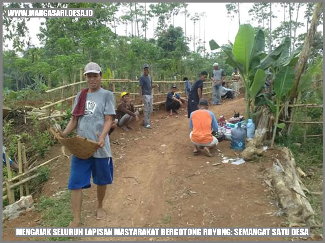 Gambar Bergotong Royong di Desa