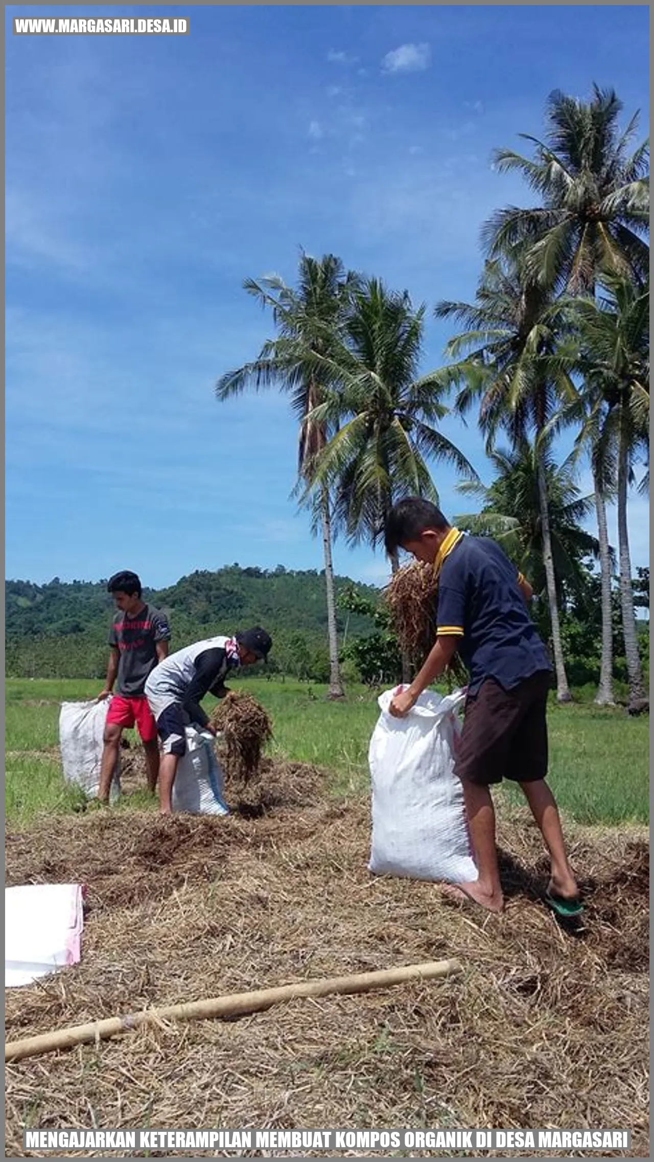Mengajarkan Keterampilan Membuat Kompos Organik di Desa Margasari