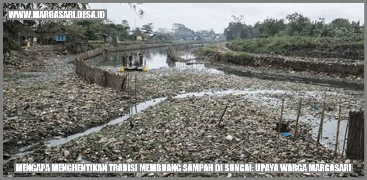 Membuang Sampah di Sungai